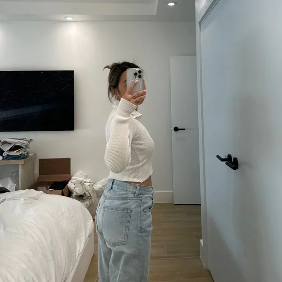 All The Ways Collared Cropped Buttoned Top Small - Picture 3 of 4